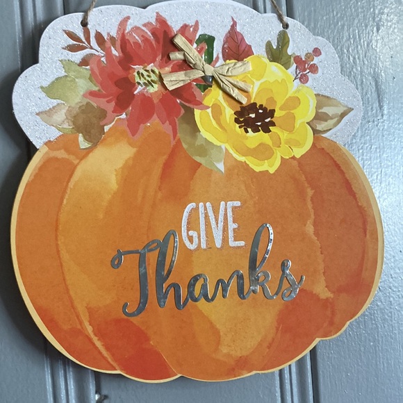 🆕 Glittered Orange Harvest Pumpkin w/ Galvanized Give Thanks- Decoration Sign - Picture 6 of 11